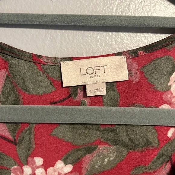 Loft Outlet sleeveless blouse - Picture 2 of 4